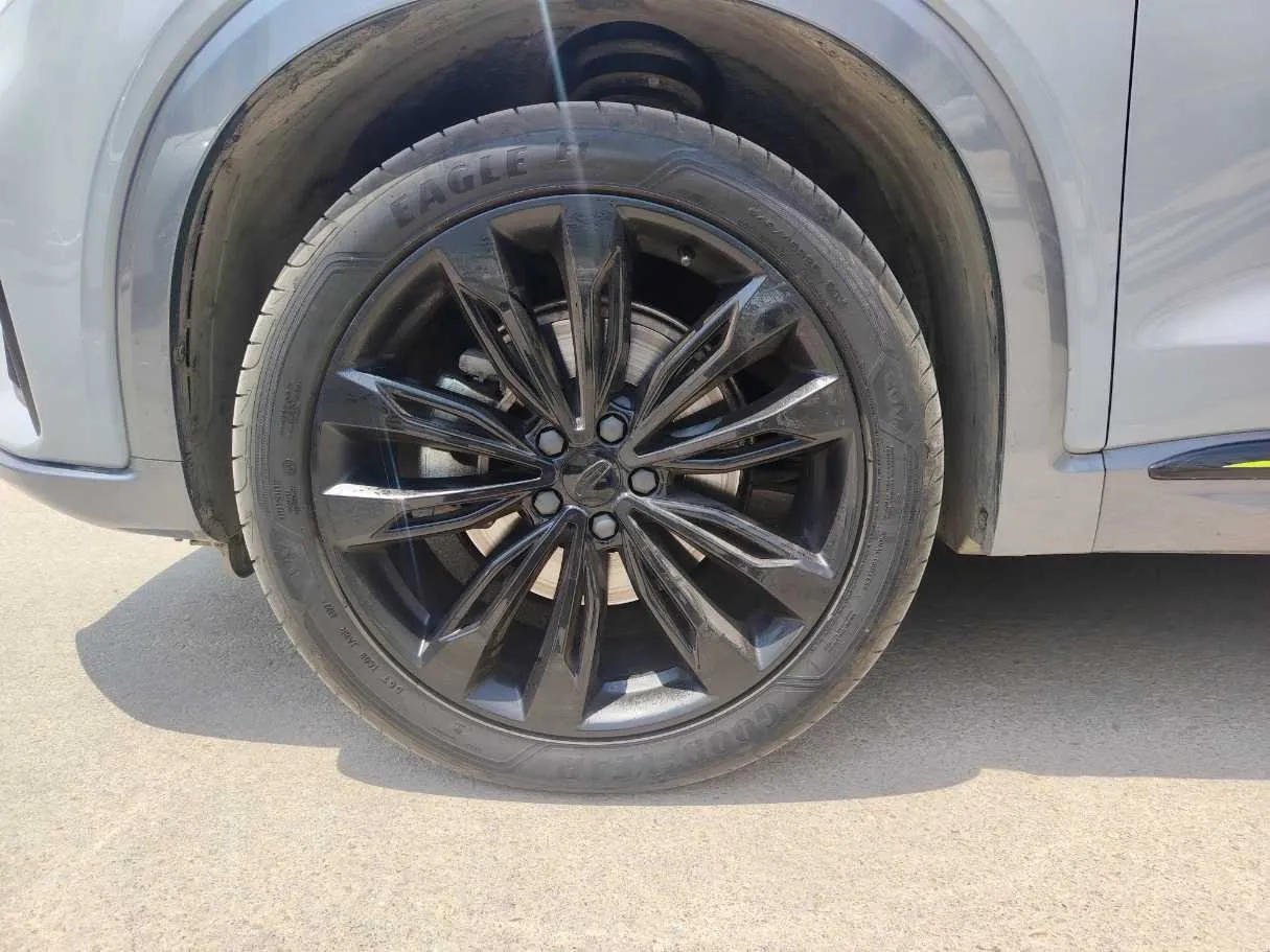 Car image 10