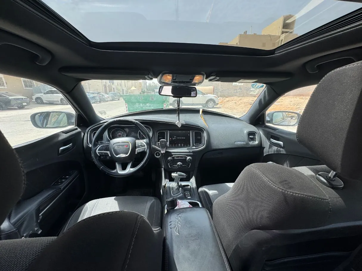 Car image 14