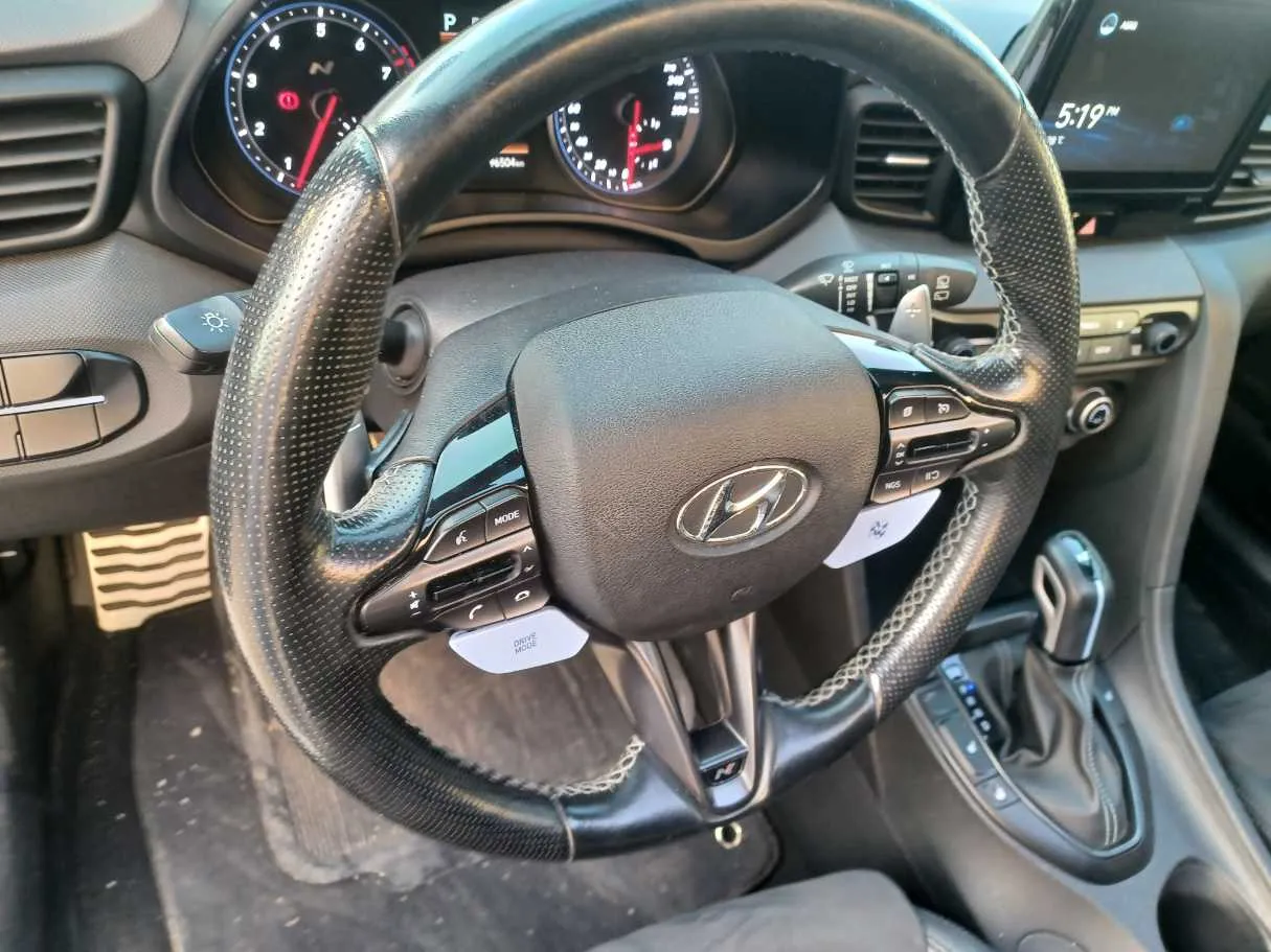 Car image 16