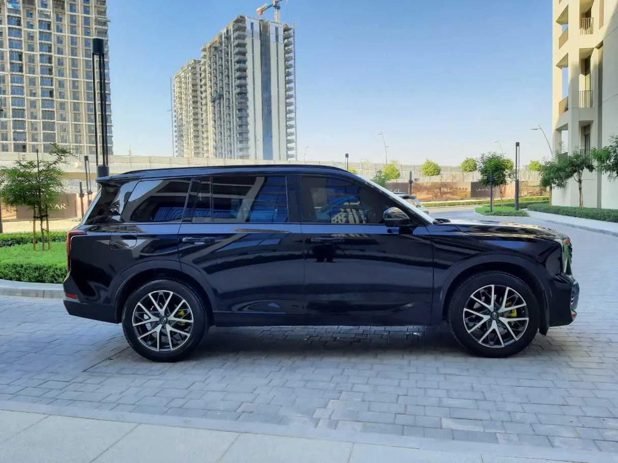 Car image 8