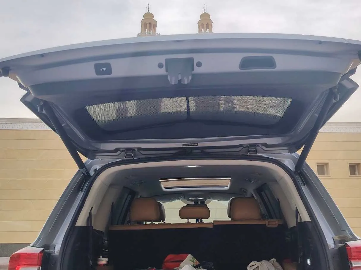 Car image 24