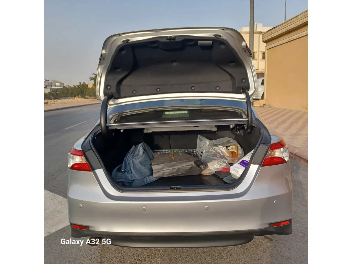 Car image 12