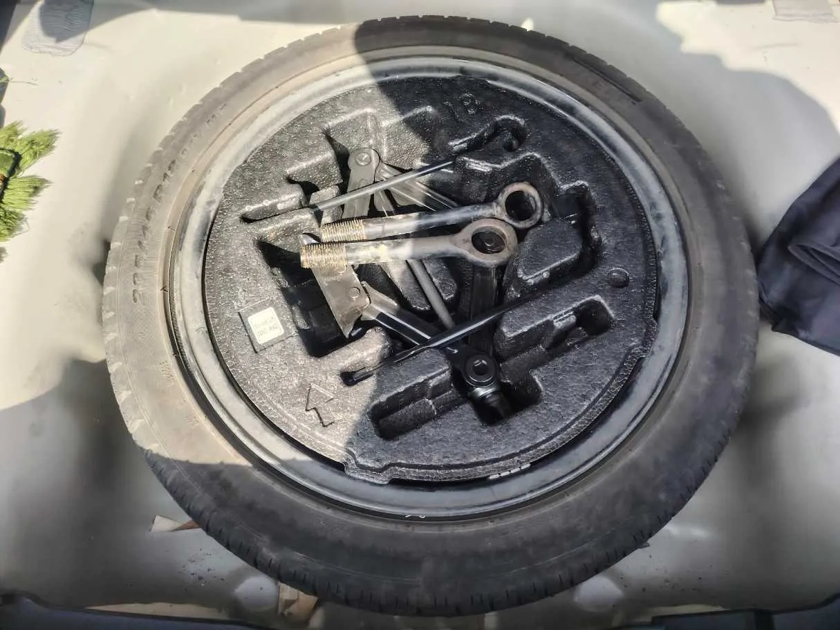 Car image 43