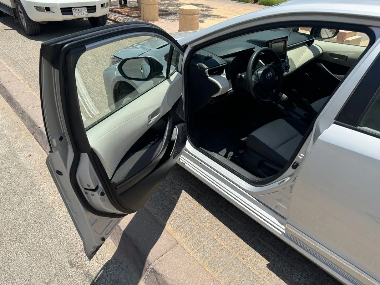 Car image 10