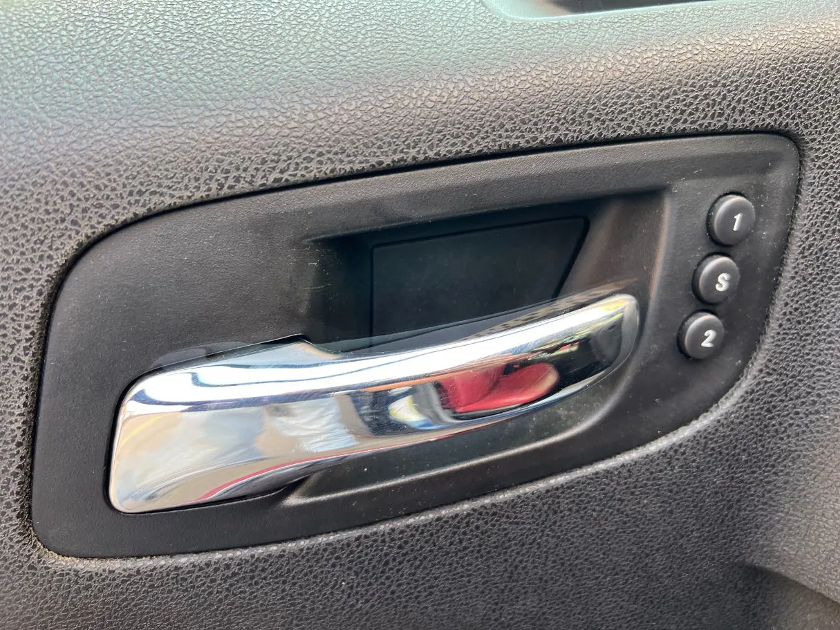 Car image 26
