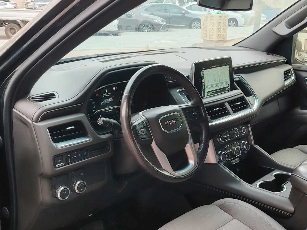 Car image 13