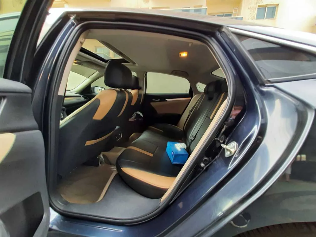 Car image 13