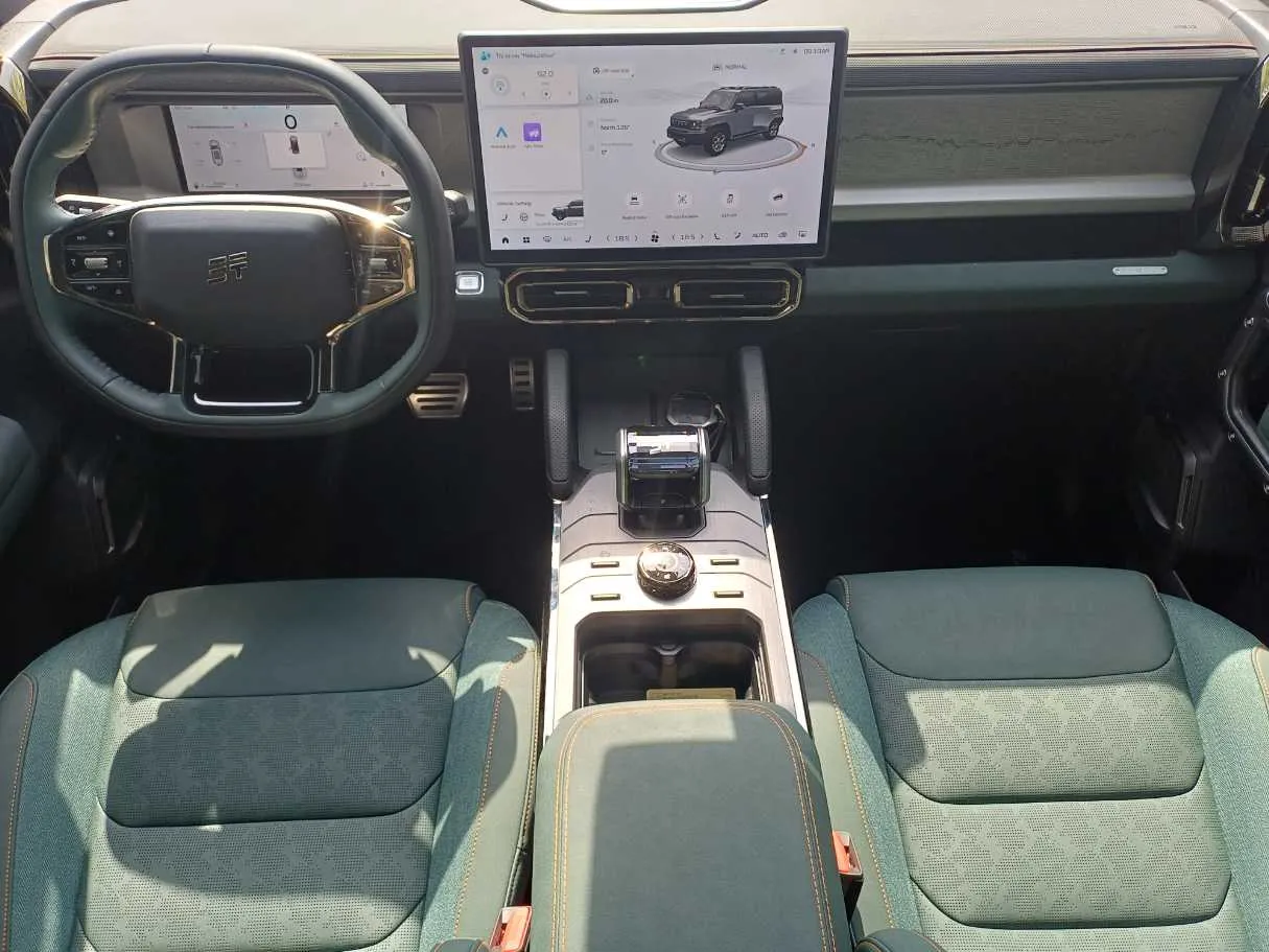 Car image 15