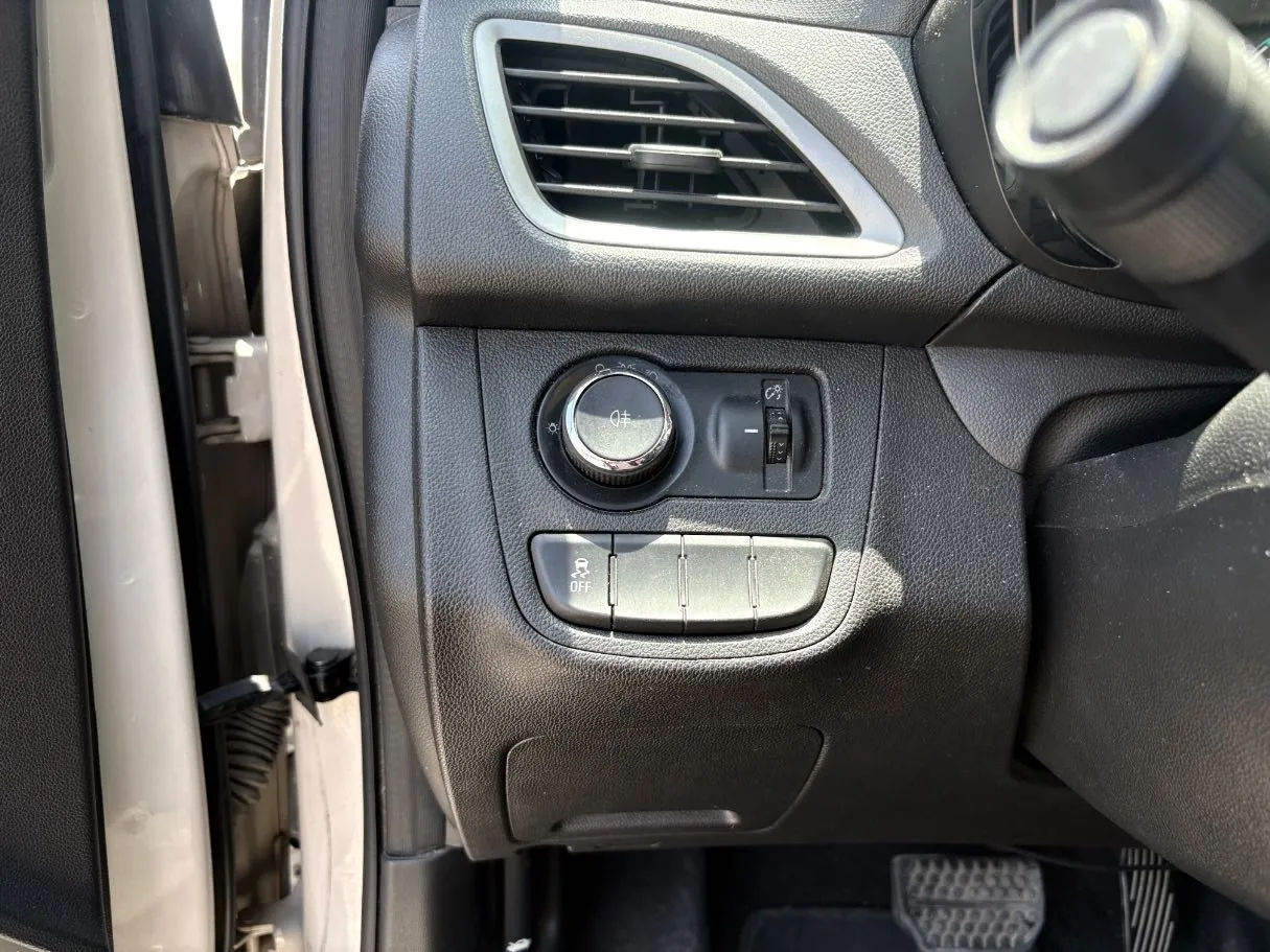 Car image 27