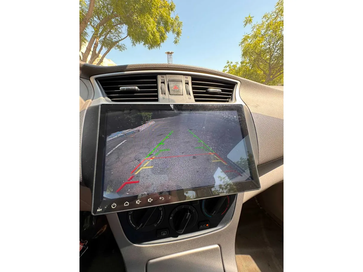 Car image 14