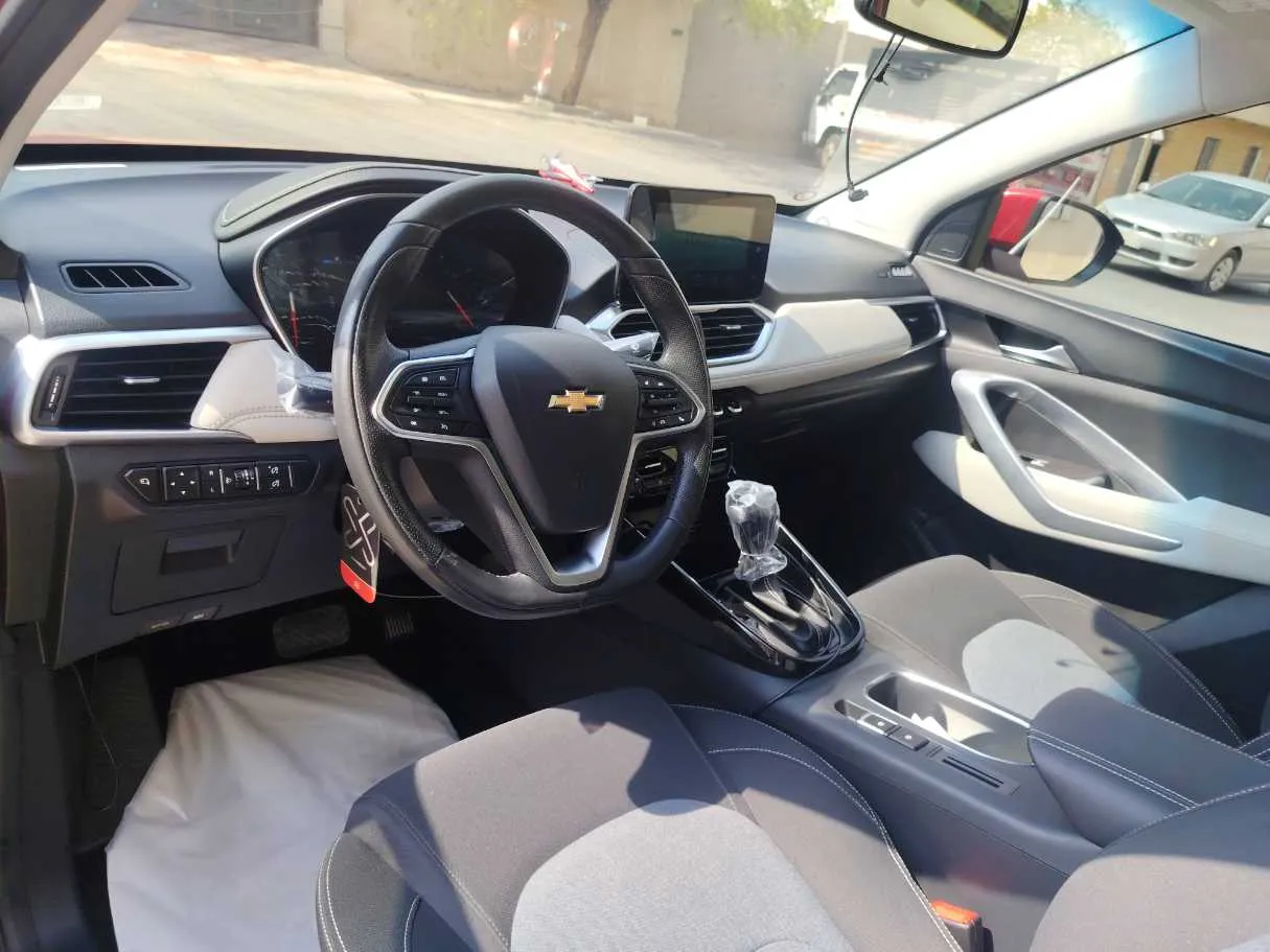 Car image 13