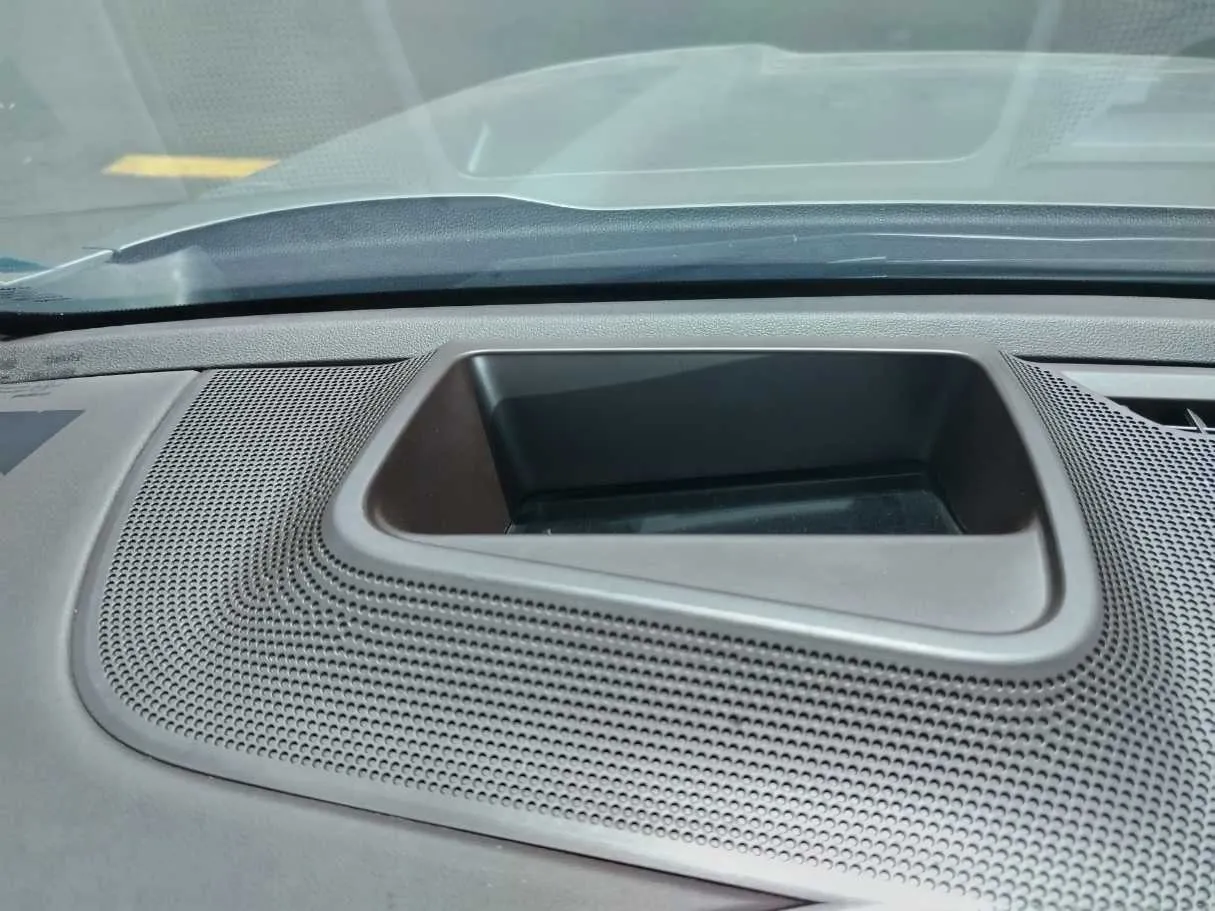 Car image 35