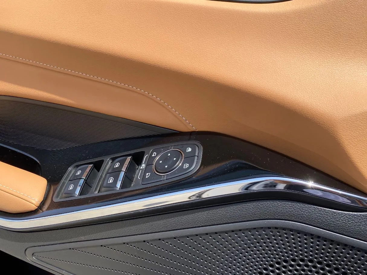 Car image 27