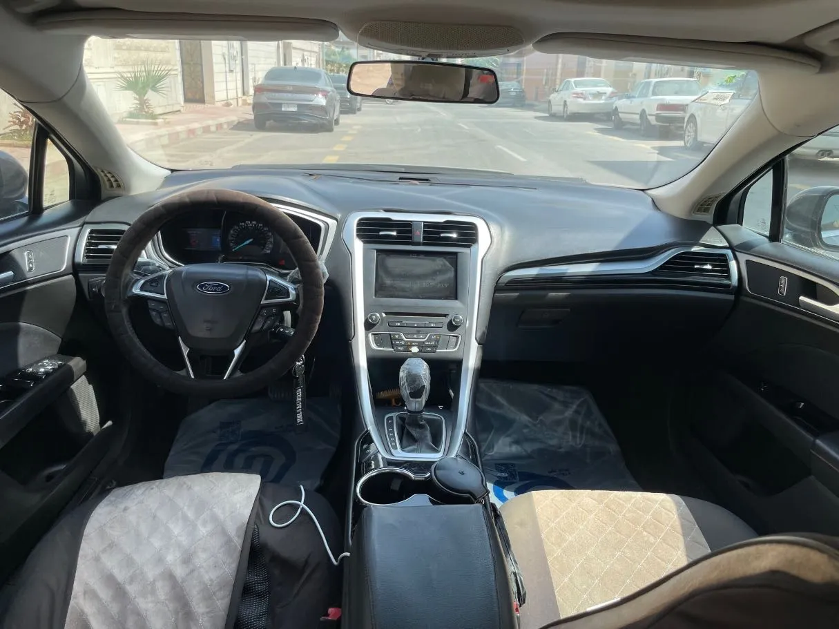 Car image 18