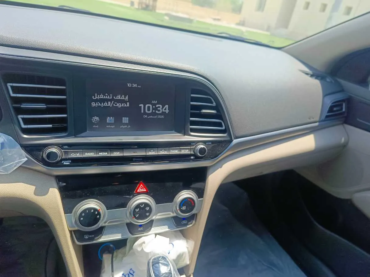 Car image 19