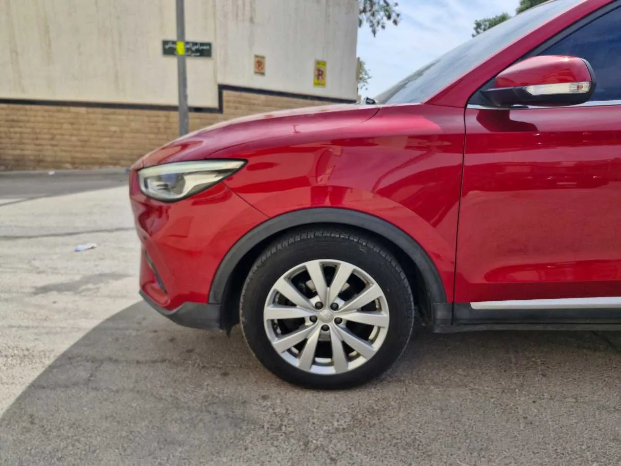 Car image 9