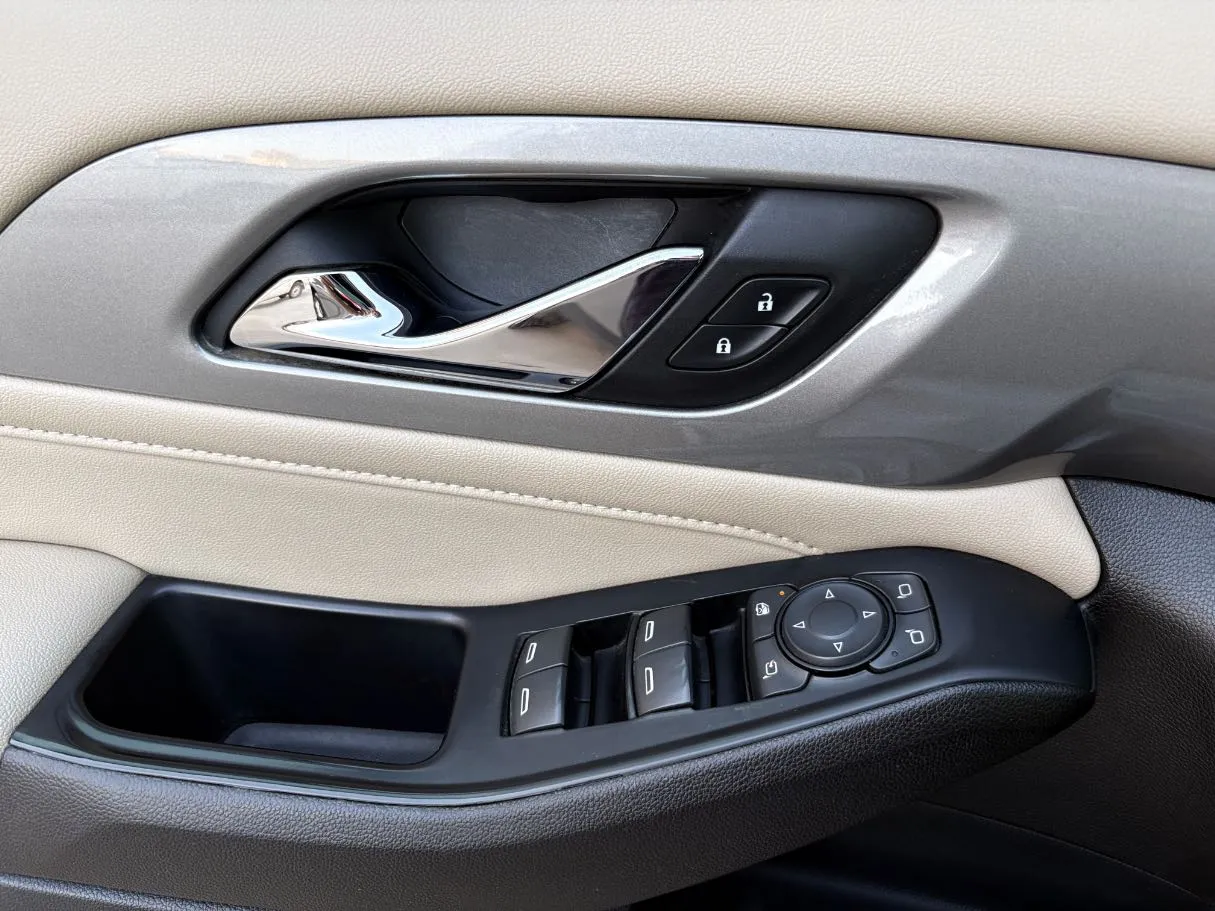Car image 27