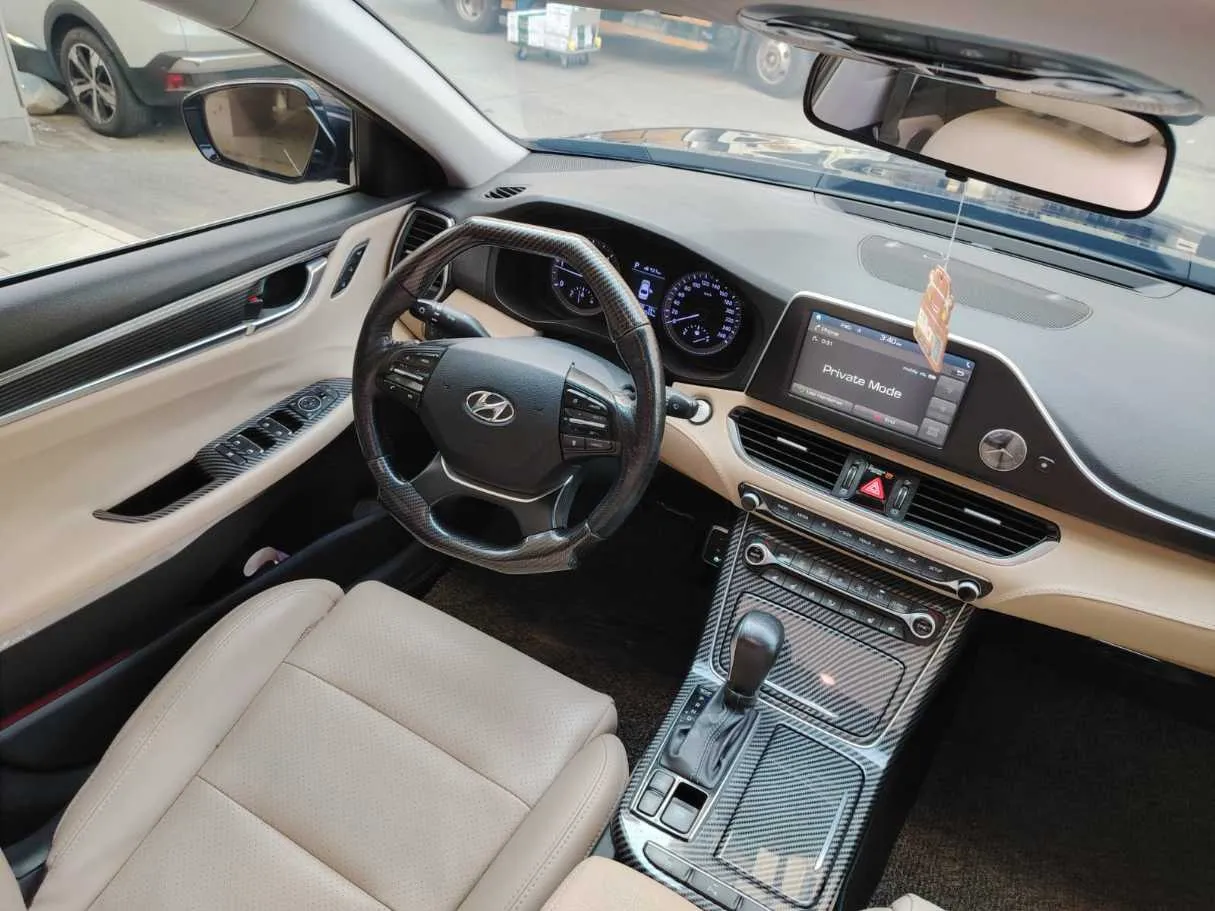 Car image 21