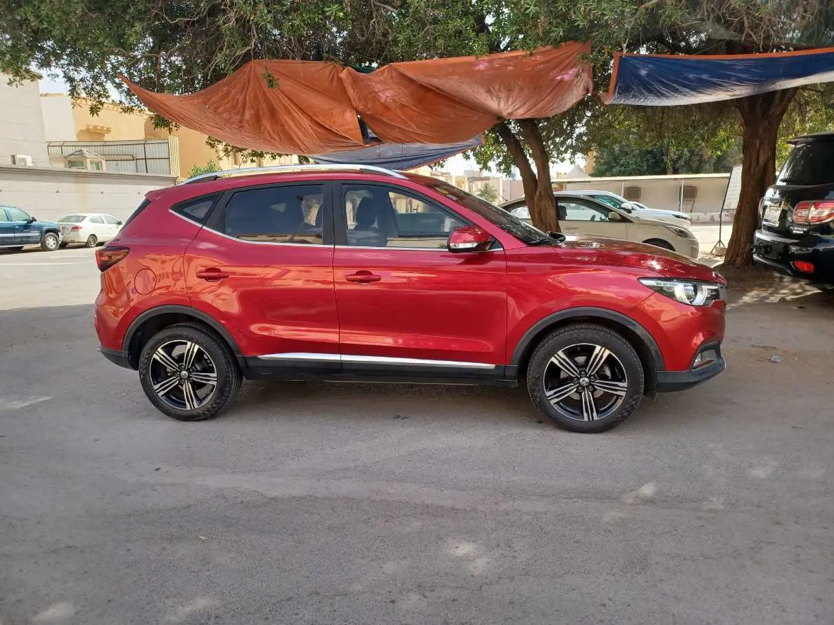 Car image 4