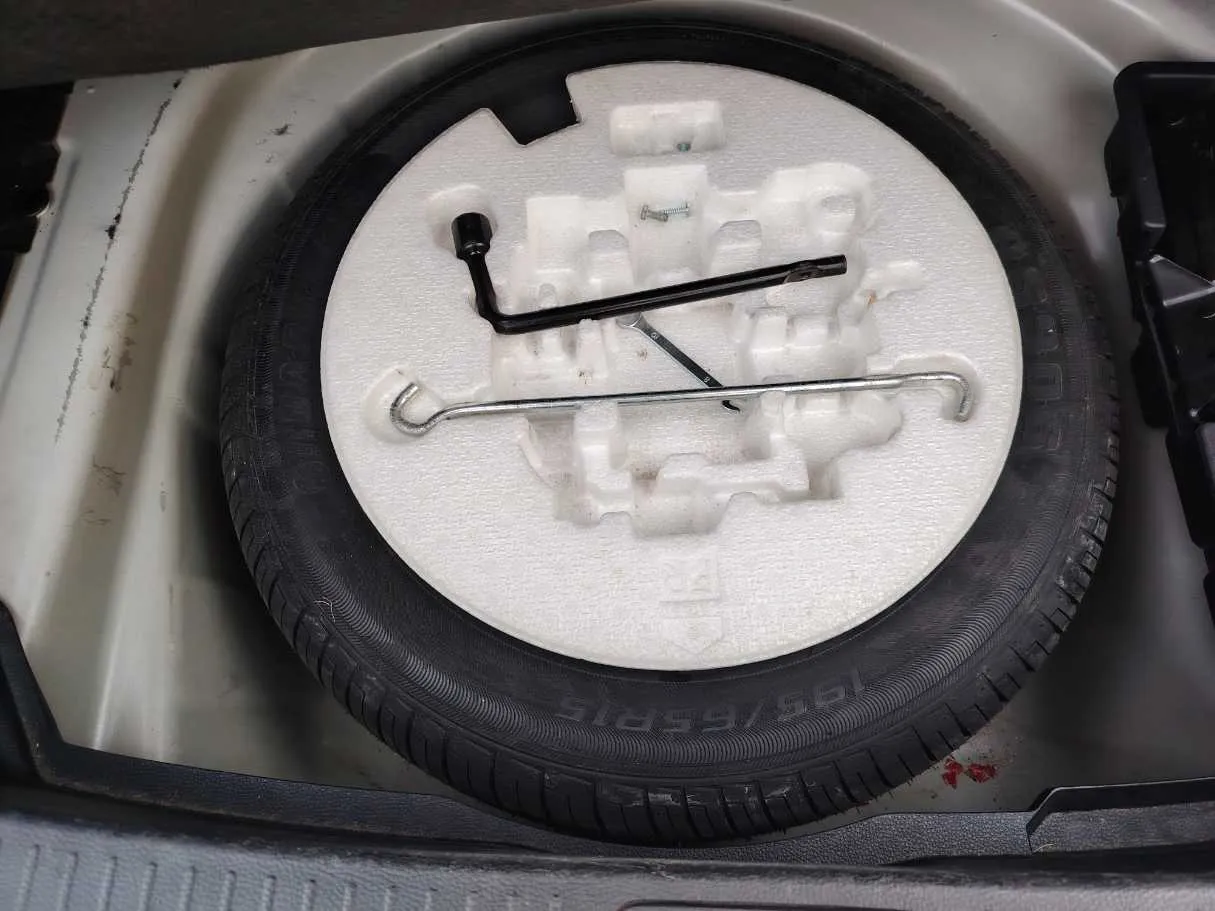 Car image 26