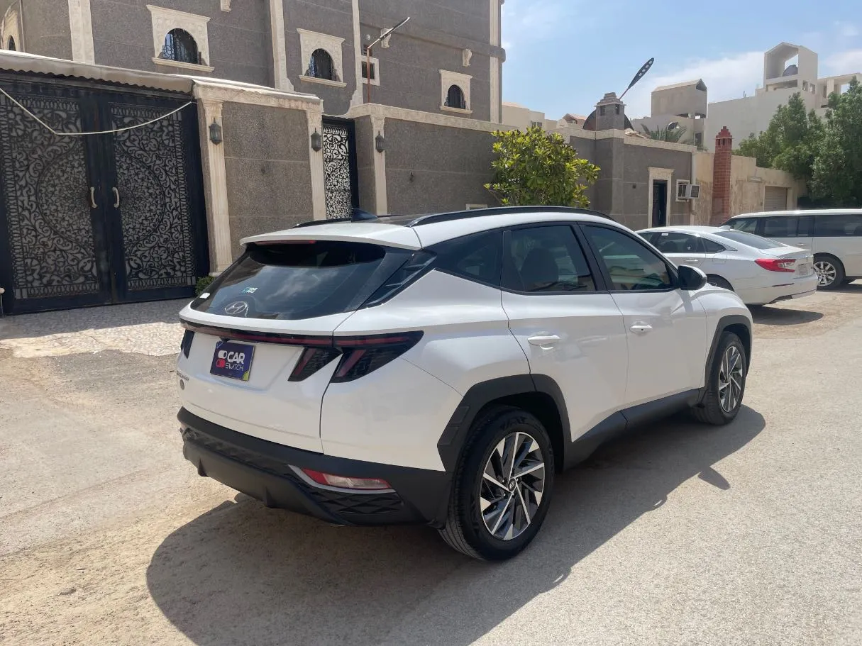Car image 5