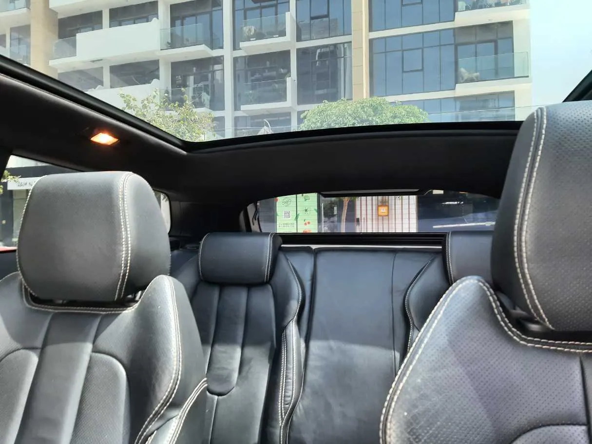 Car image 17