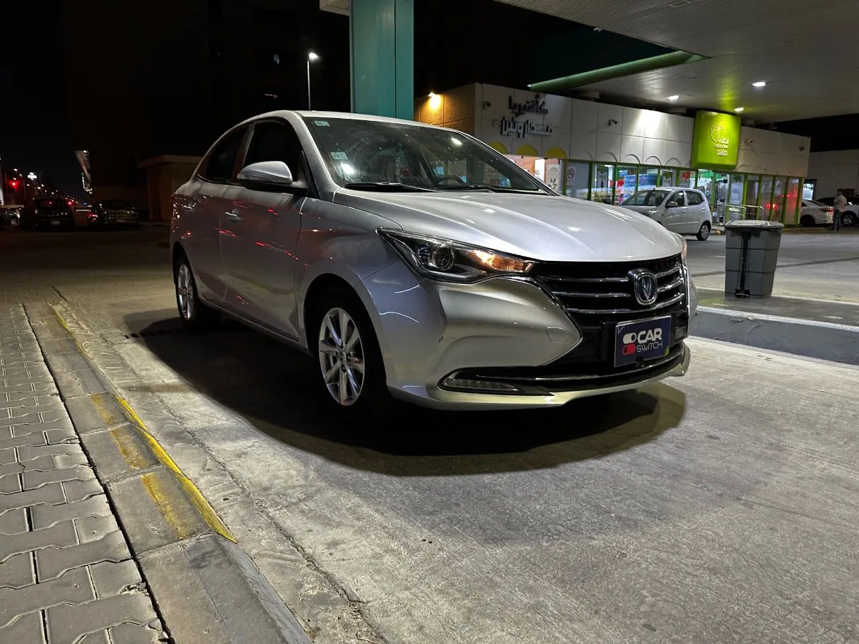 Car image 3
