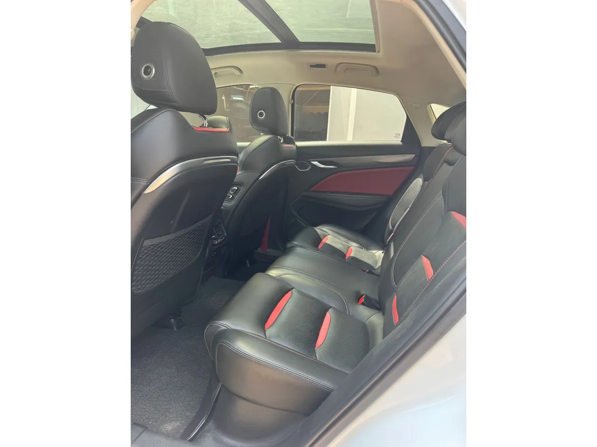 Car image 13