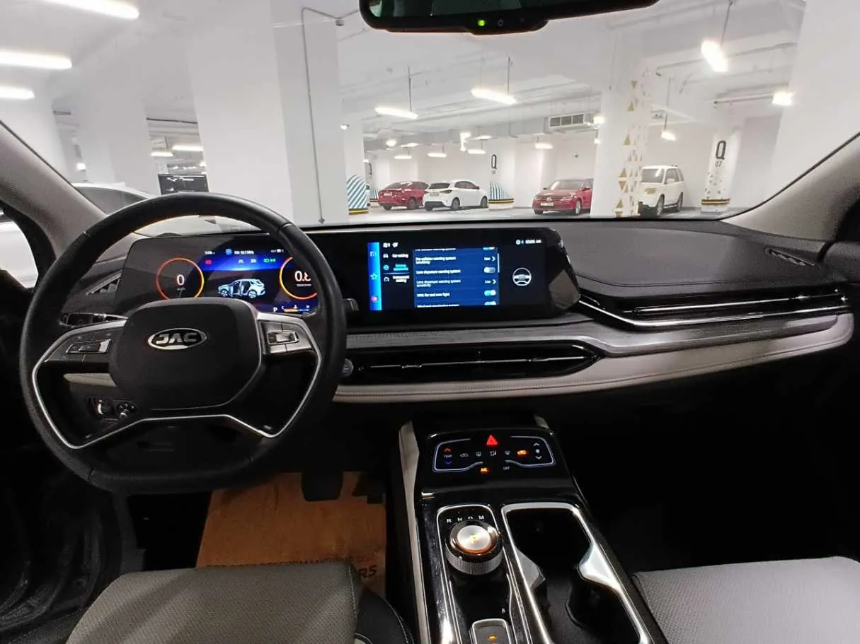 Car image 14