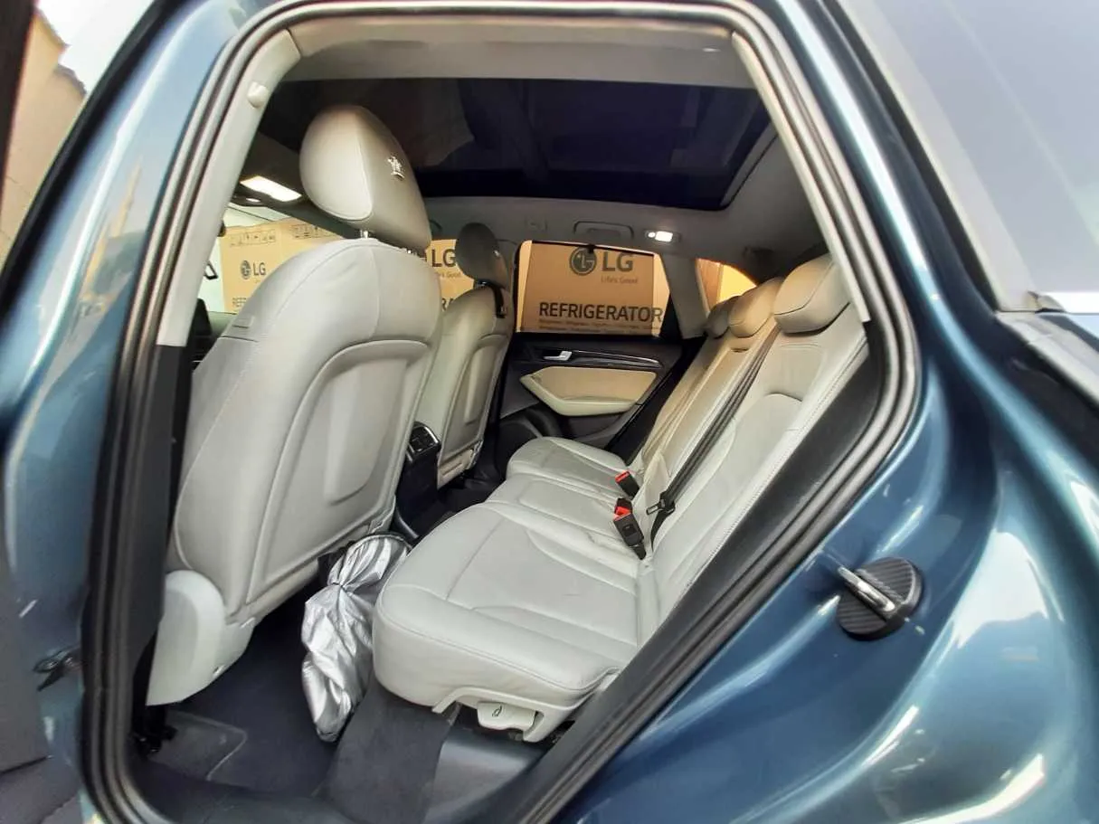 Car image 8