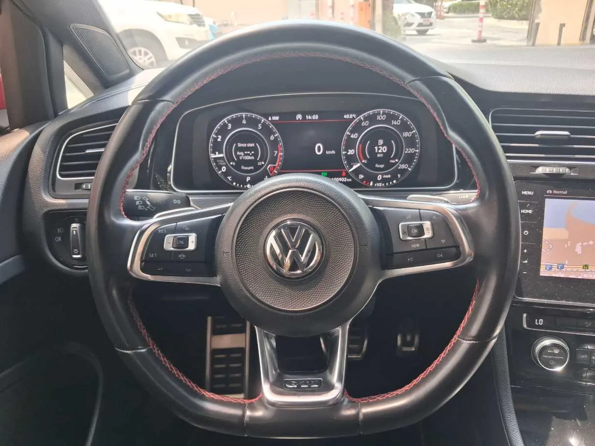 Car image 16