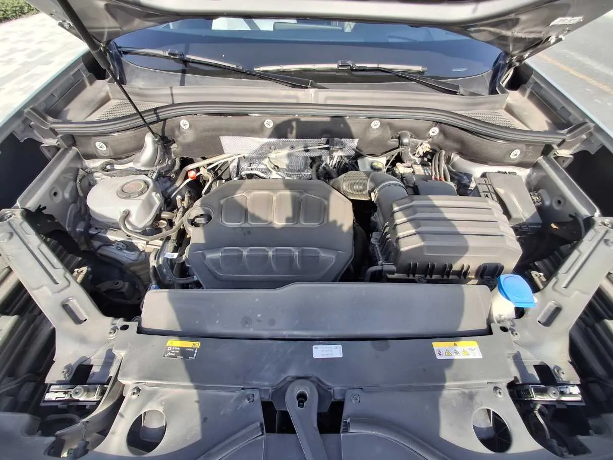 Car image 19