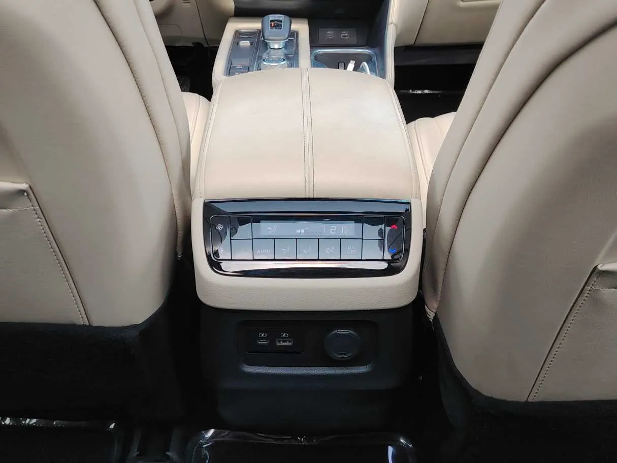 Car image 35