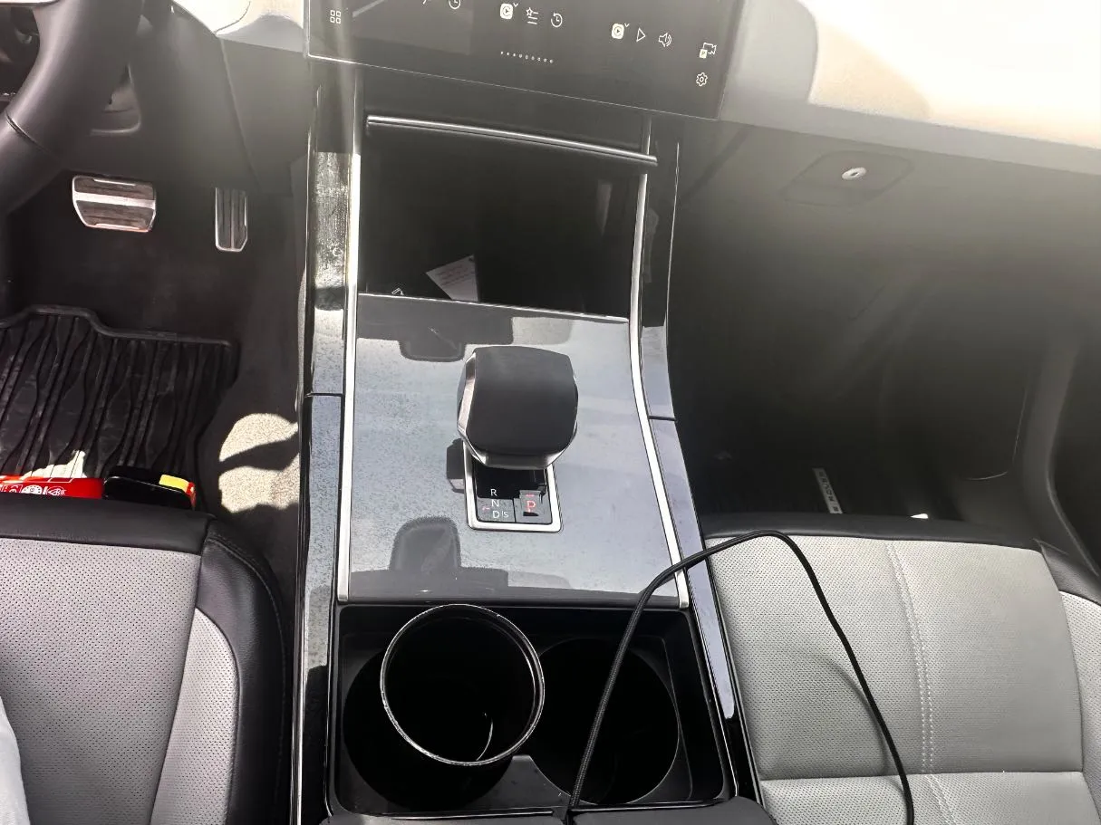 Car image 18