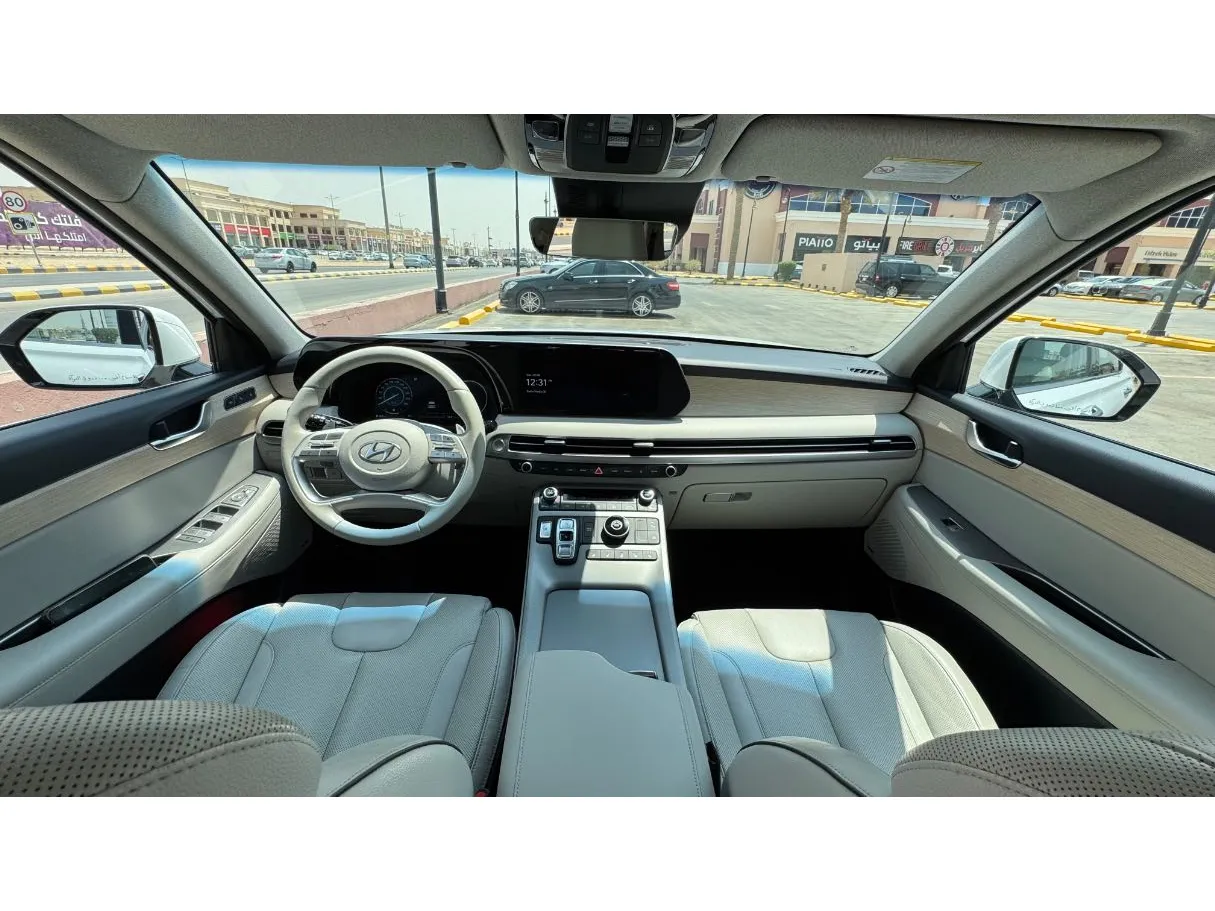 Car image 16