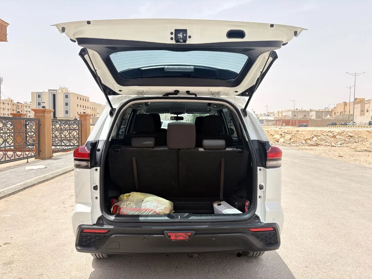 Car image 25