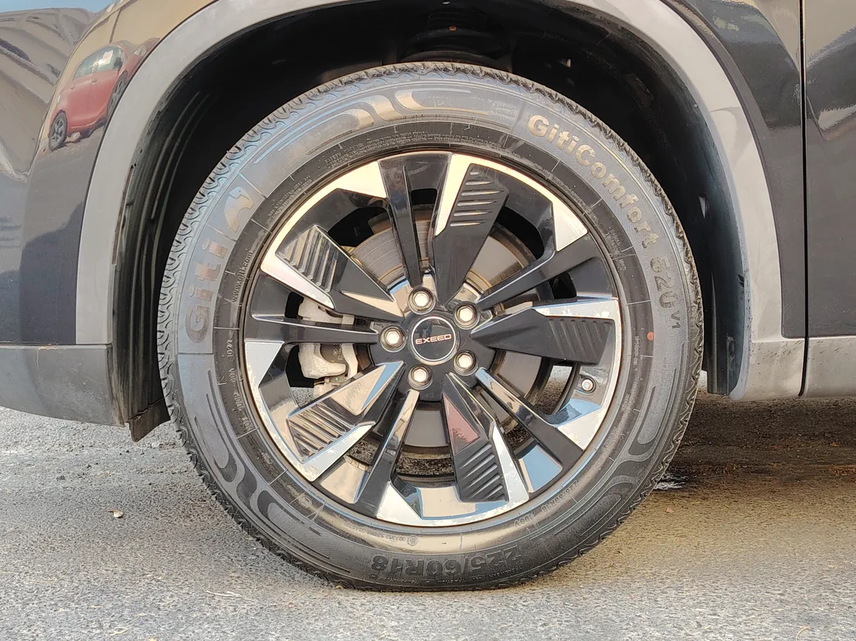 Car image 10