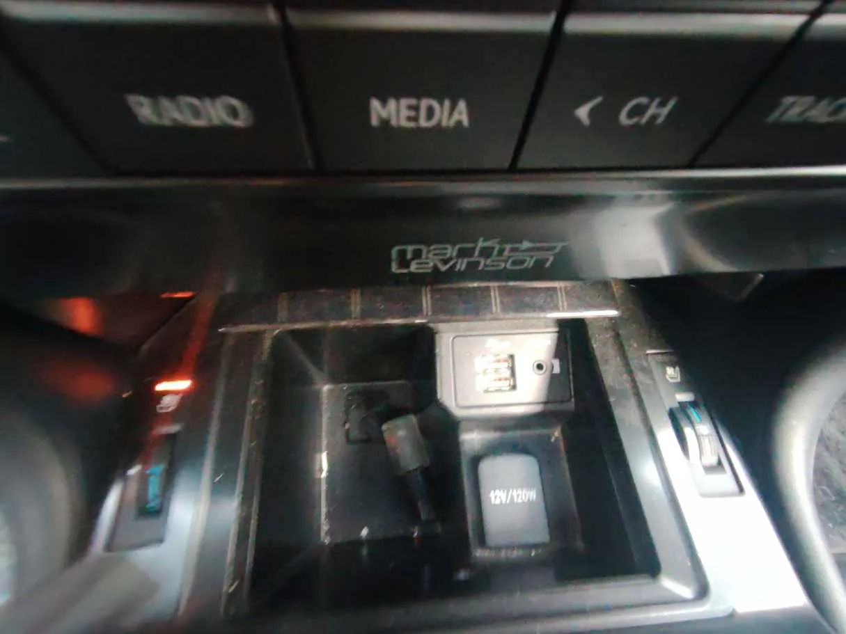 Car image 32