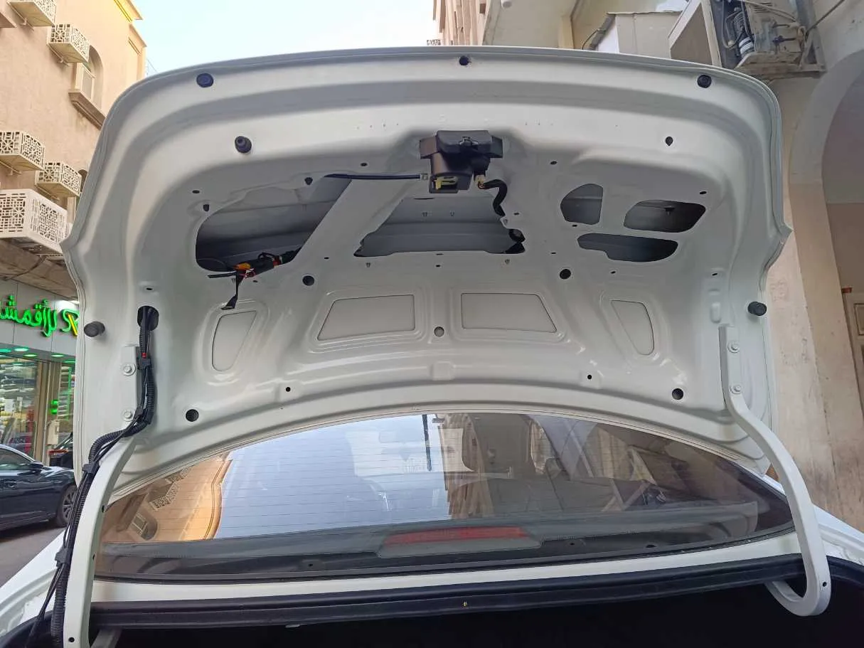 Car image 27