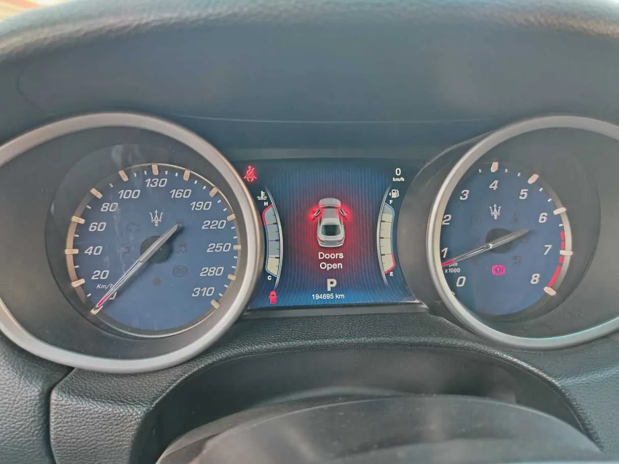 Car image 24