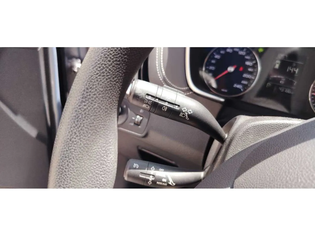 Car image 30