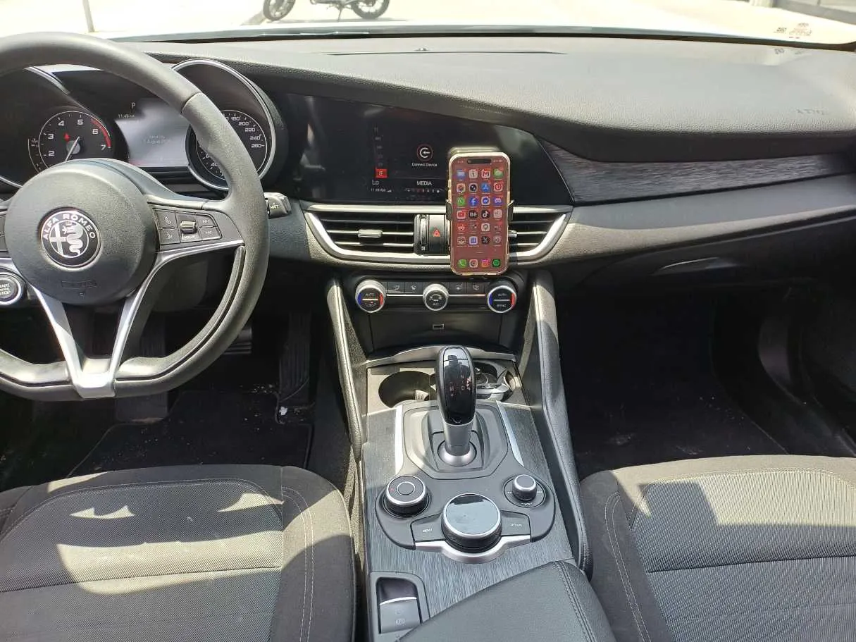 Car image 15