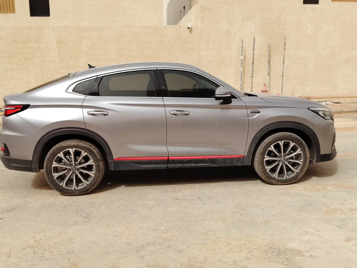Car image 5