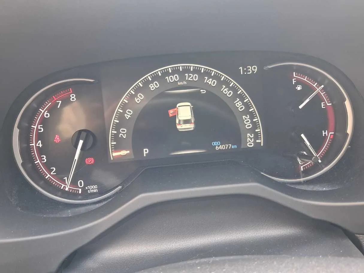 Car image 18