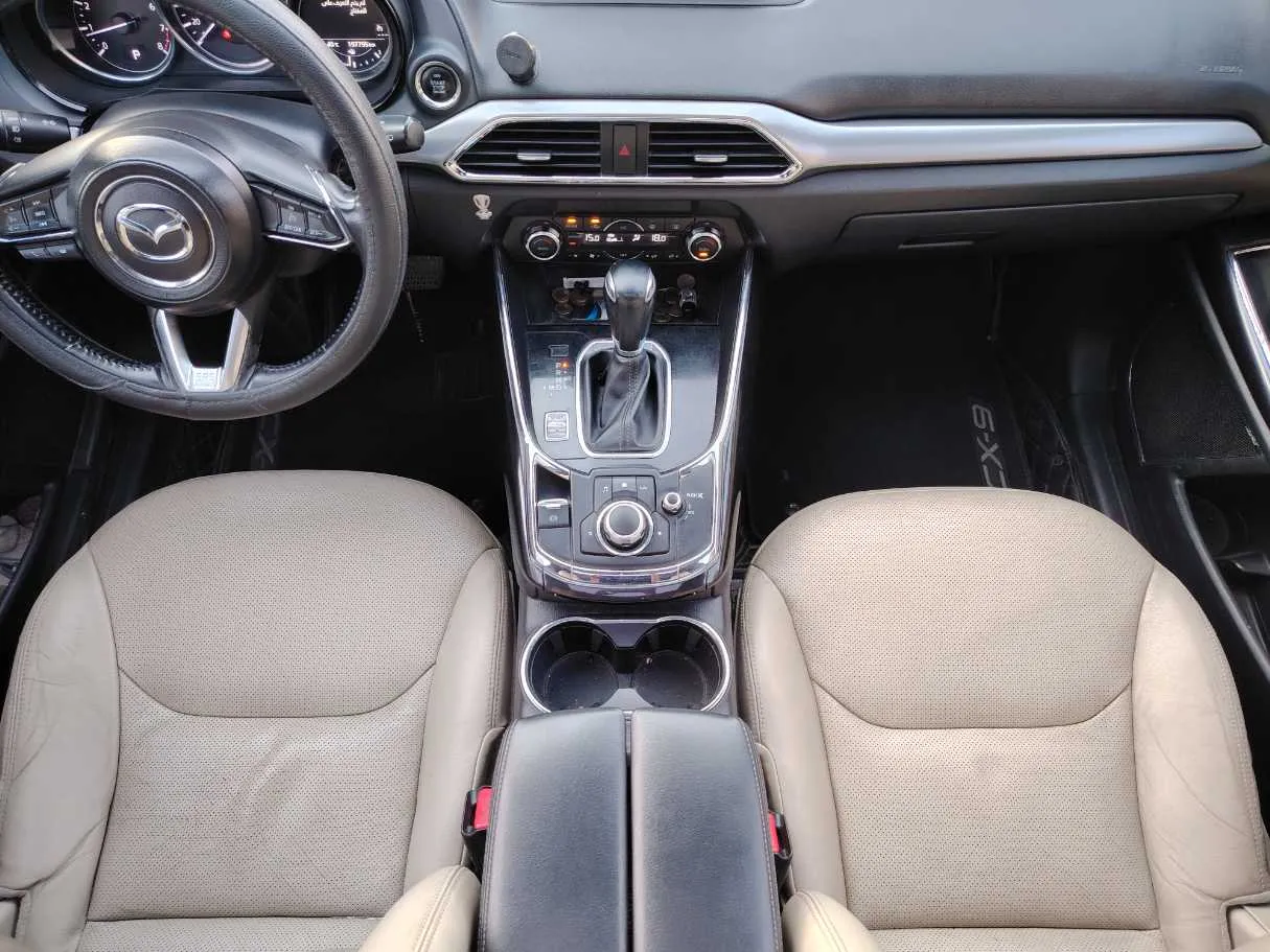 Car image 19