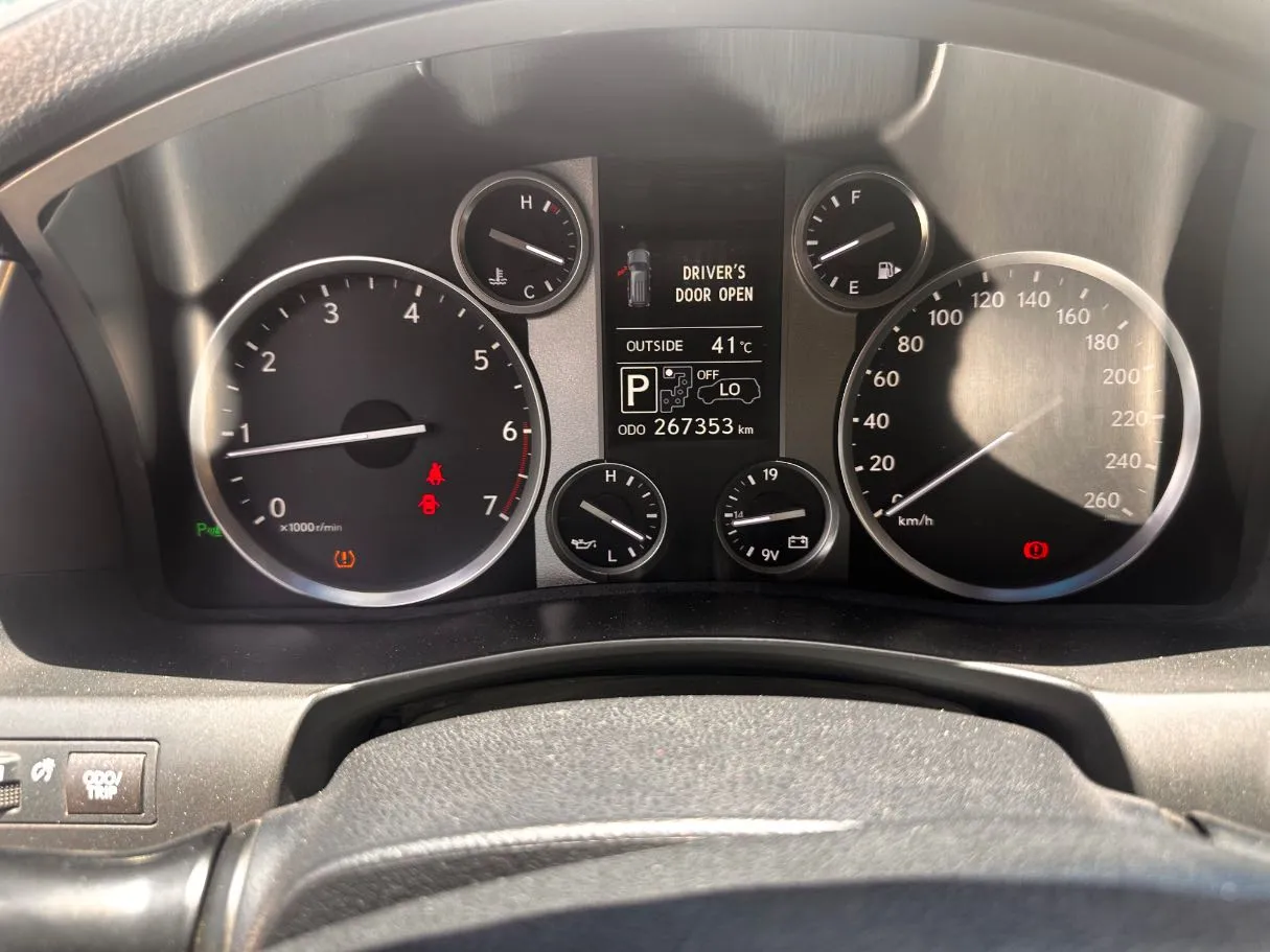 Car image 24