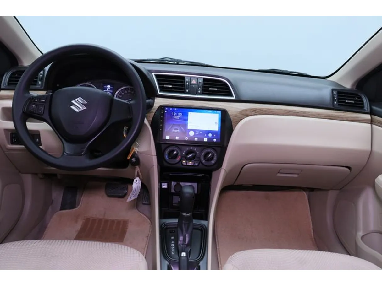 Car image 14