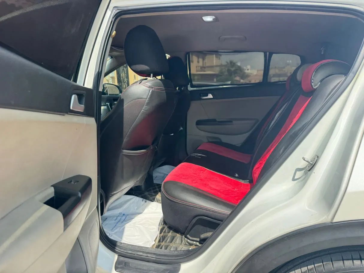 Car image 13
