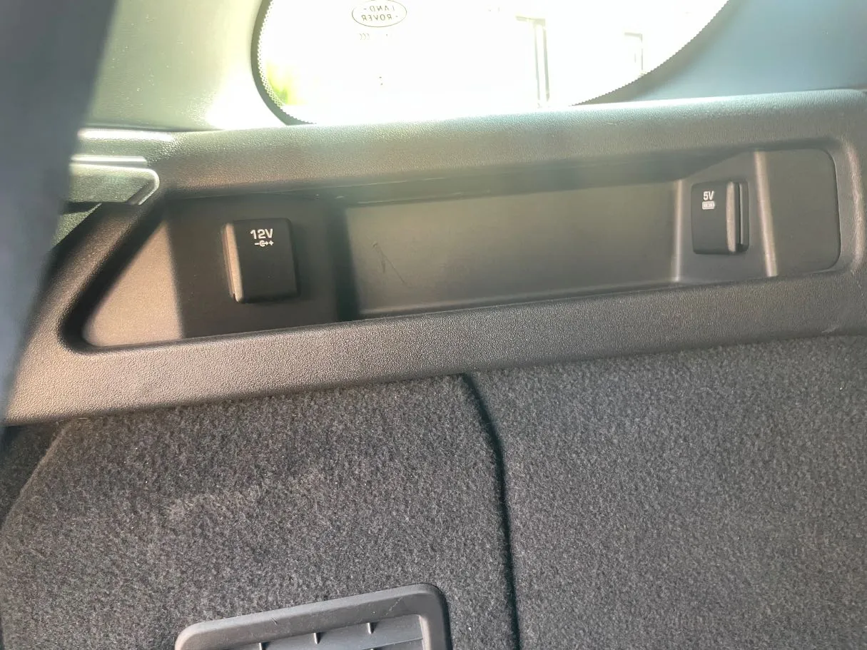 Car image 26