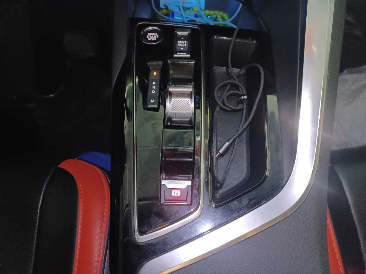Car image 14
